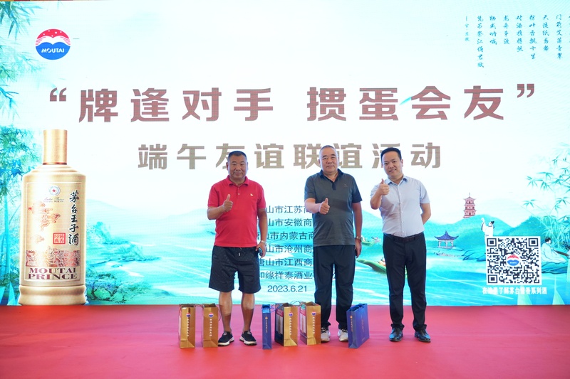 YUE08676-opq477323980.jpg